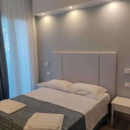 Hotel Caravel Park Rimini Exteriör bild