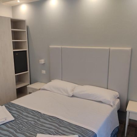 Hotel Caravel Park Rimini Exteriör bild