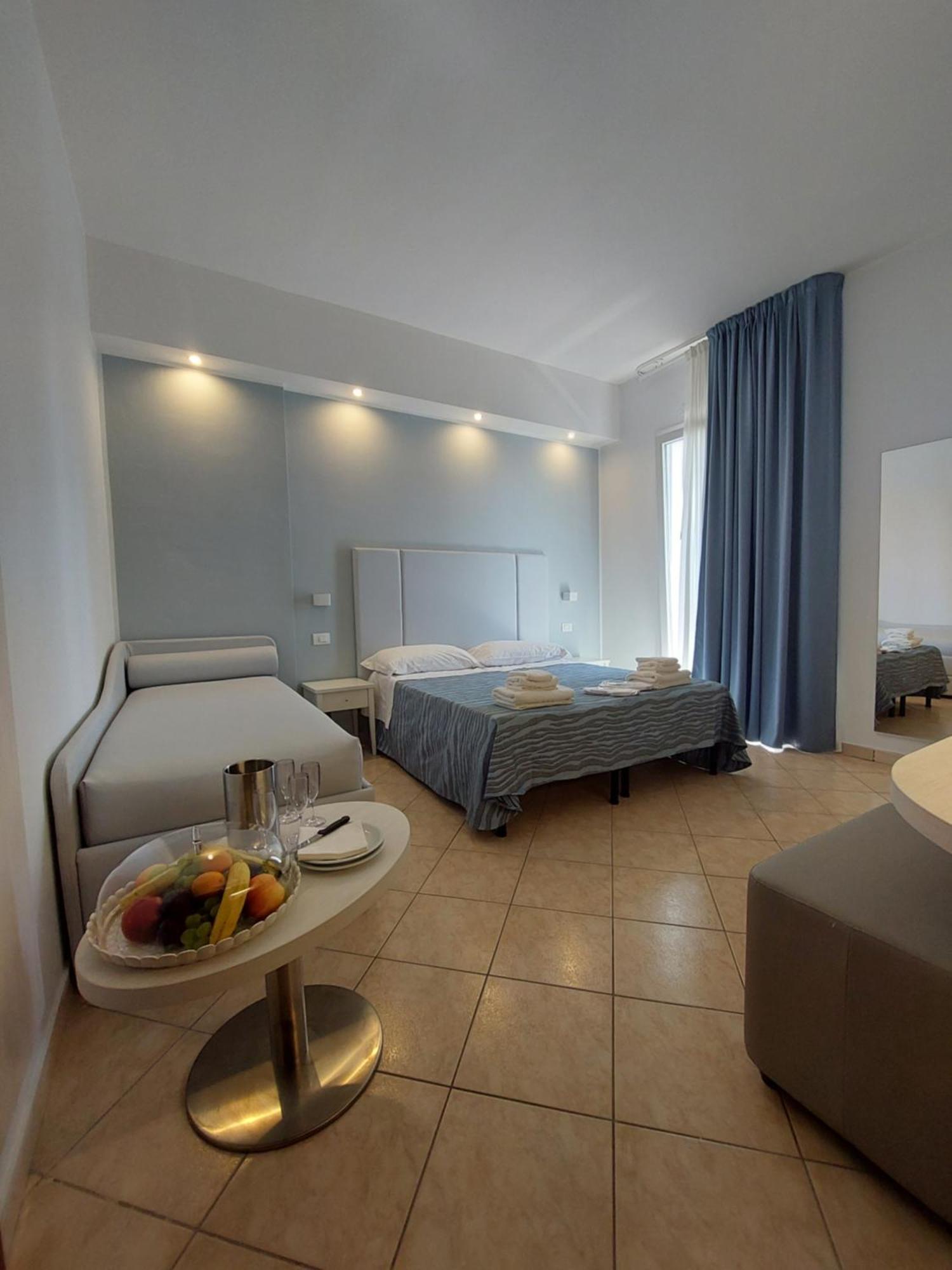 Hotel Caravel Park Rimini Exteriör bild