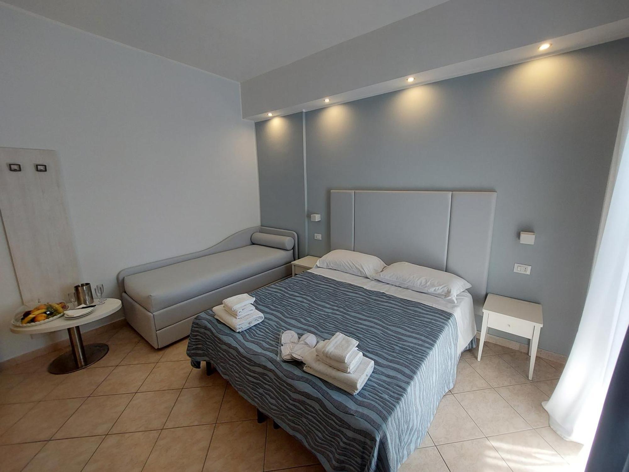 Hotel Caravel Park Rimini Exteriör bild
