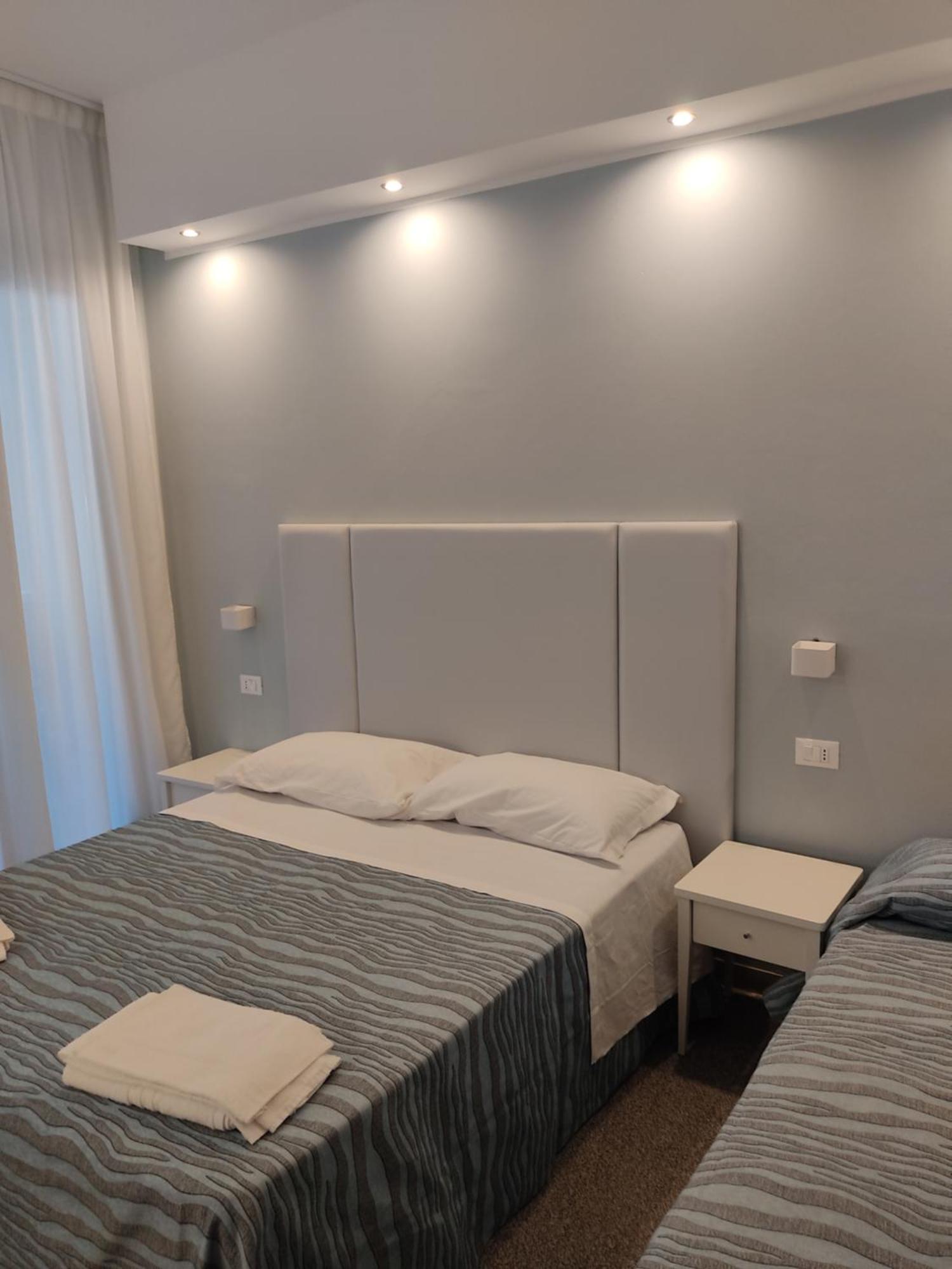 Hotel Caravel Park Rimini Exteriör bild