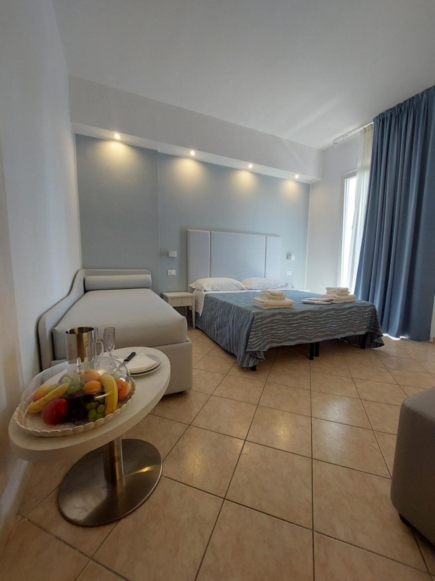 Hotel Caravel Park Rimini Exteriör bild
