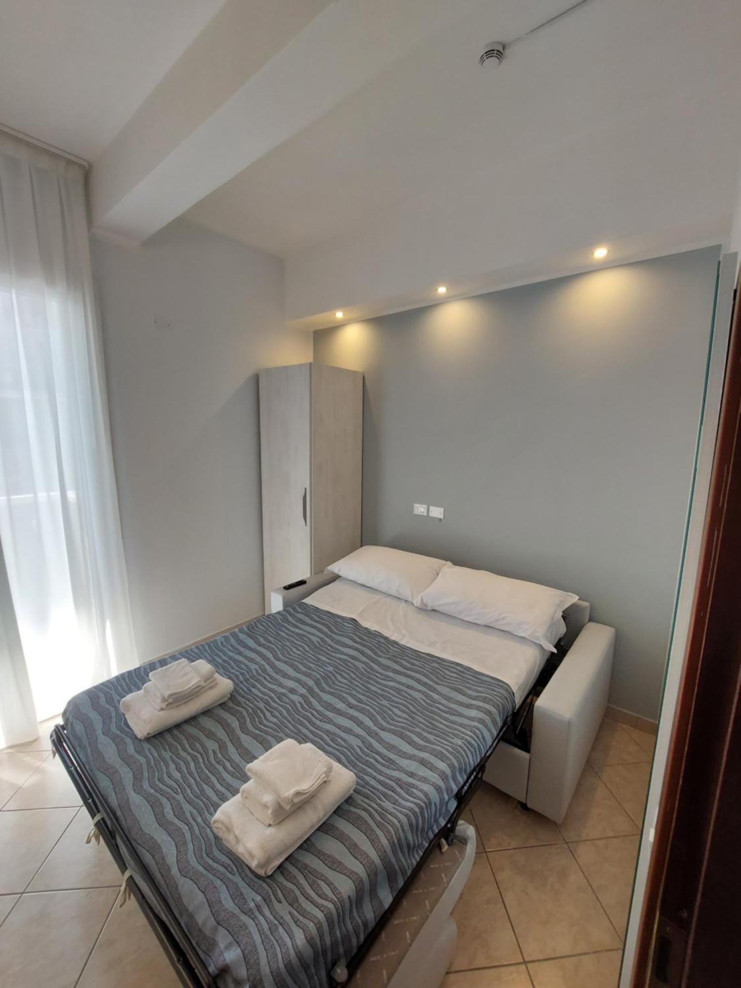 Hotel Caravel Park Rimini Exteriör bild