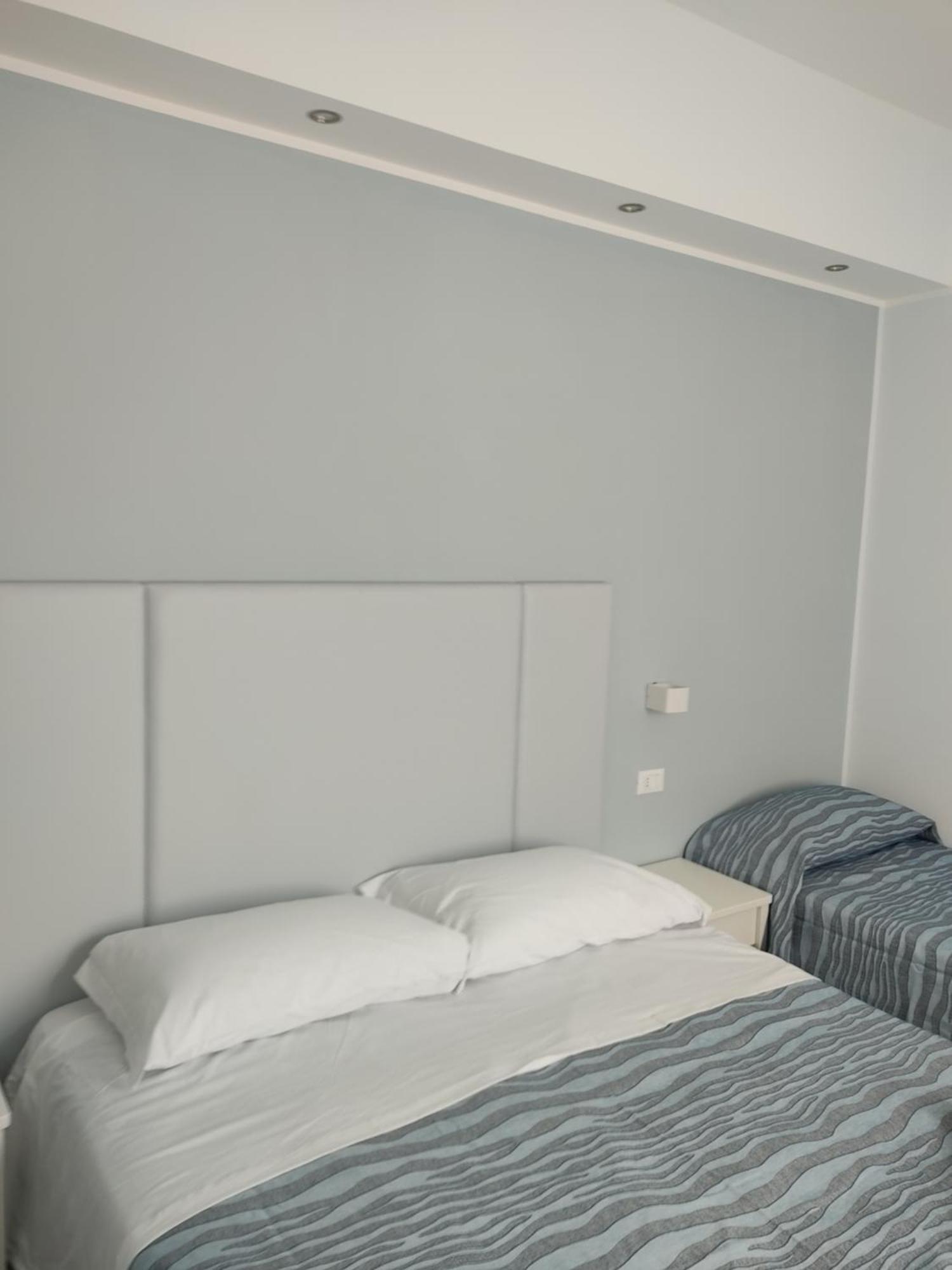 Hotel Caravel Park Rimini Exteriör bild