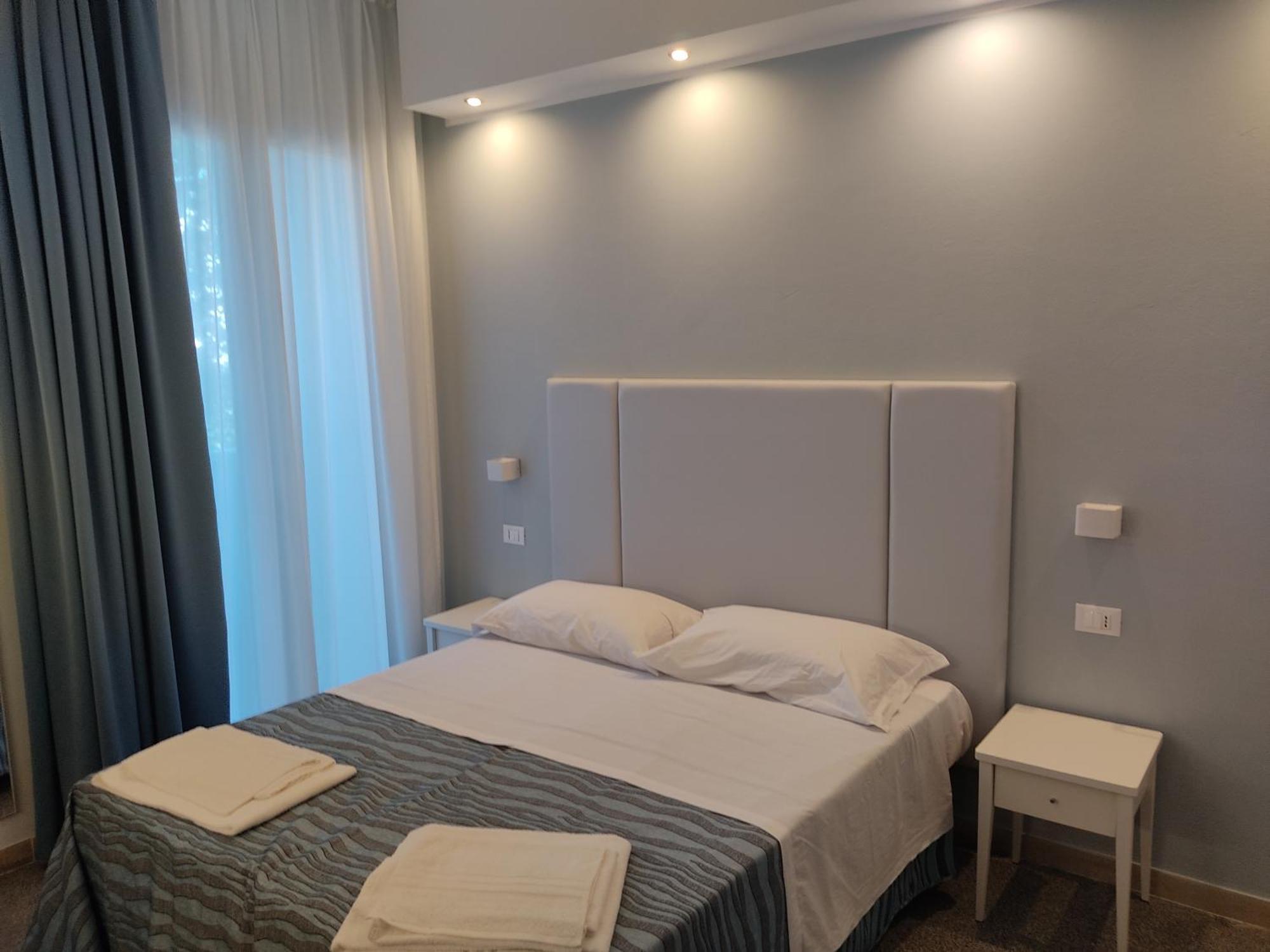 Hotel Caravel Park Rimini Exteriör bild