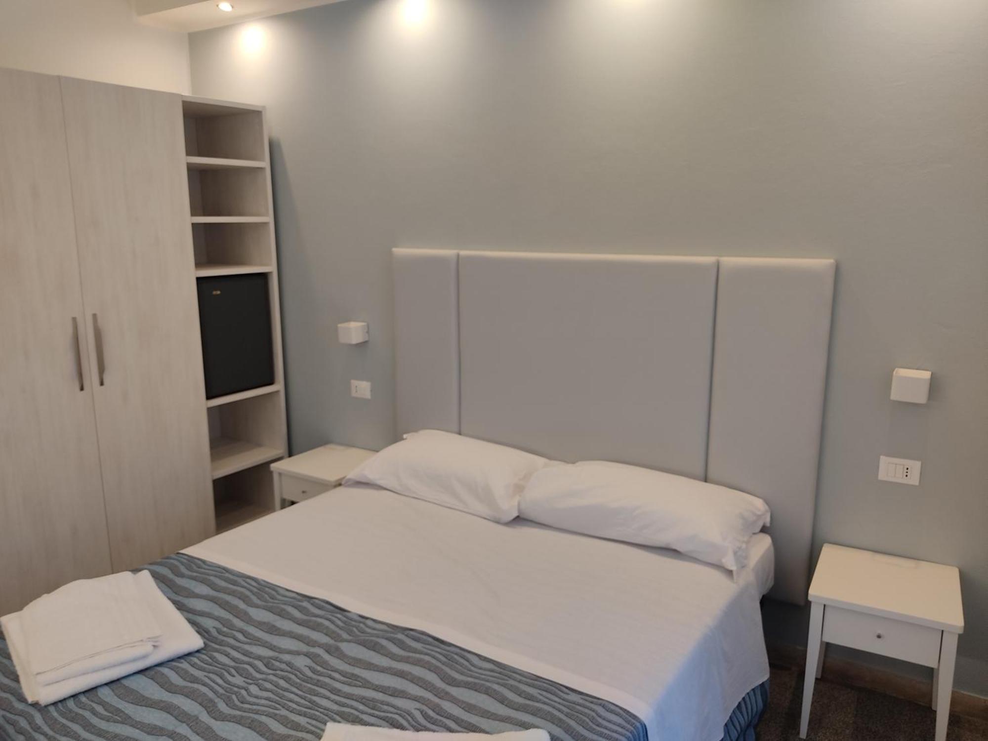 Hotel Caravel Park Rimini Exteriör bild