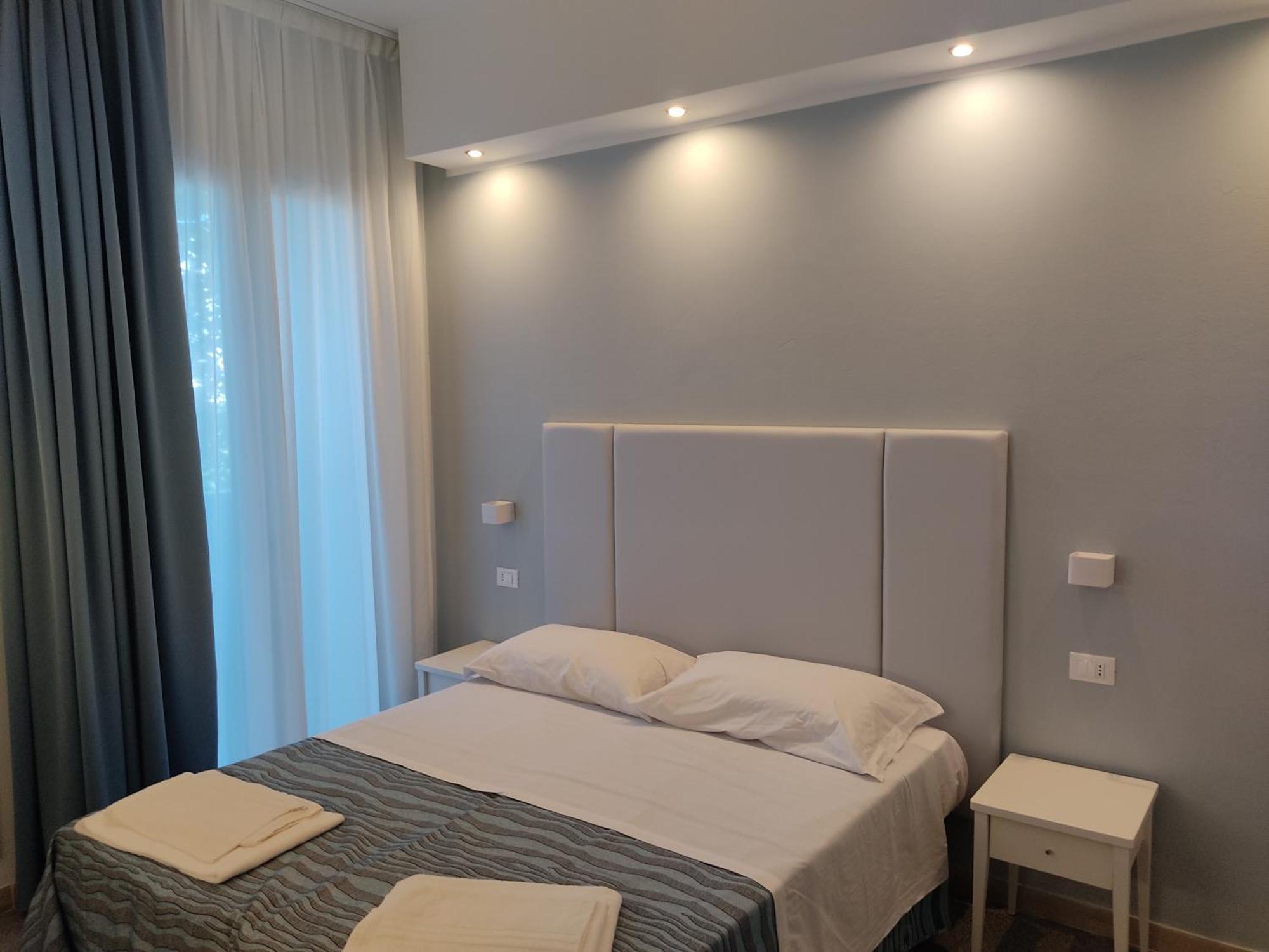 Hotel Caravel Park Rimini Exteriör bild